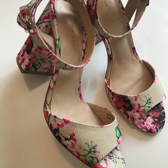 🌸 “Flower Garden” Heeled Sandals - Picture 2 of 8